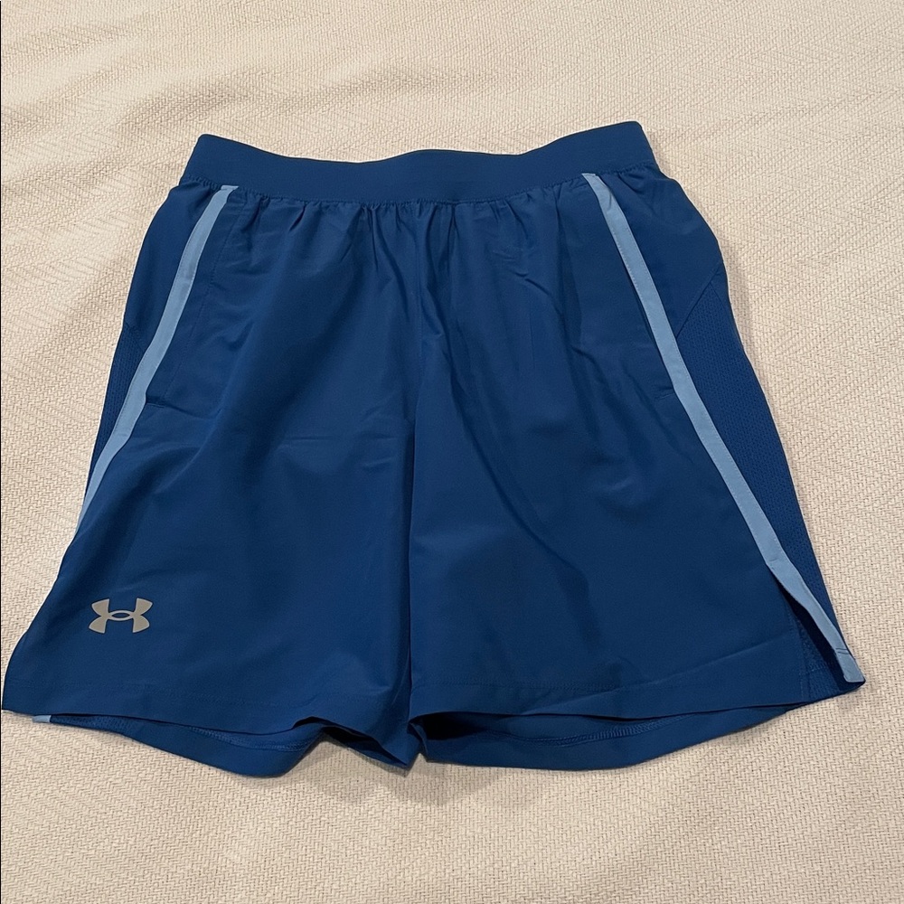 NWT Under Armour Mens Fitted Launch 7 Inch Blue Shorts, Size Small
